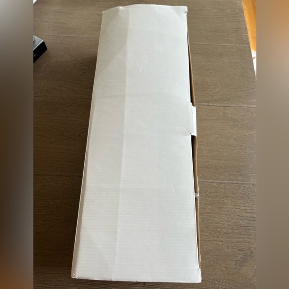 Vintage Winter Porcelain Doll, Lauren, Heritage Signature Collection - Picture 12 of 16